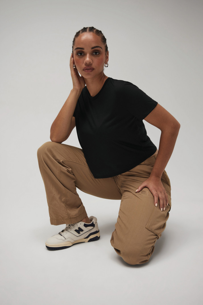 BE8882 - T-shirt flowy corta